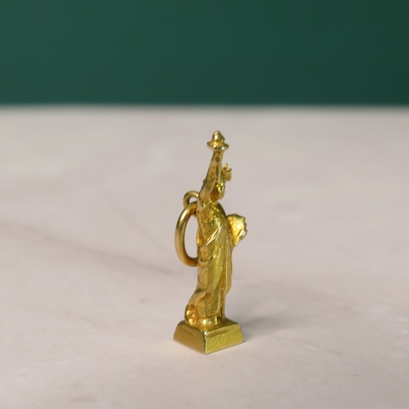 14k Gold Statue Of Liberty Charm 1.65g - Picture 2 of 6